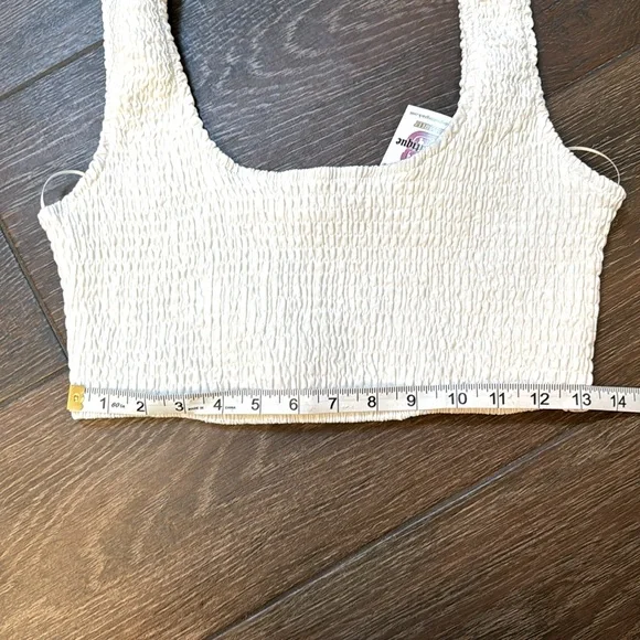 NWT Lelis Seersuckr Crop Tank - Small - Picture 5 of 5